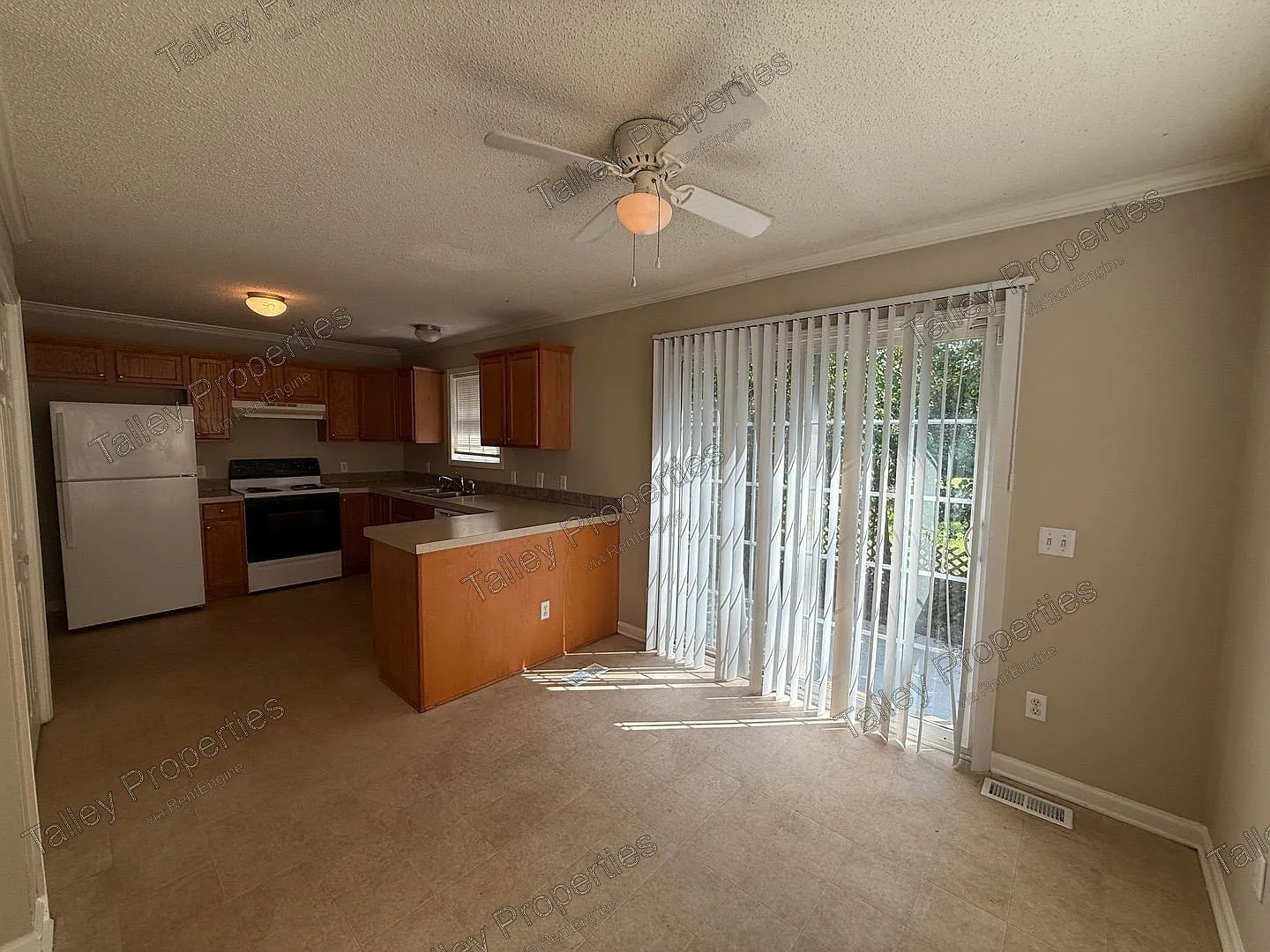 3 bed, 2.0 bath, 1040 sqft, $1,699 — Photo 3