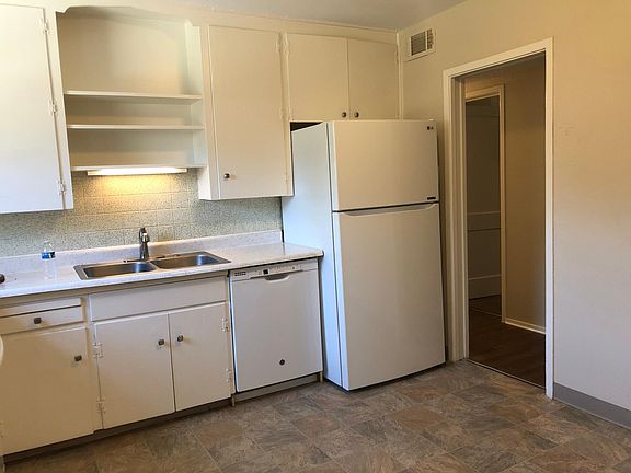 Kitchen - Freshly painted, new carpet and new facet