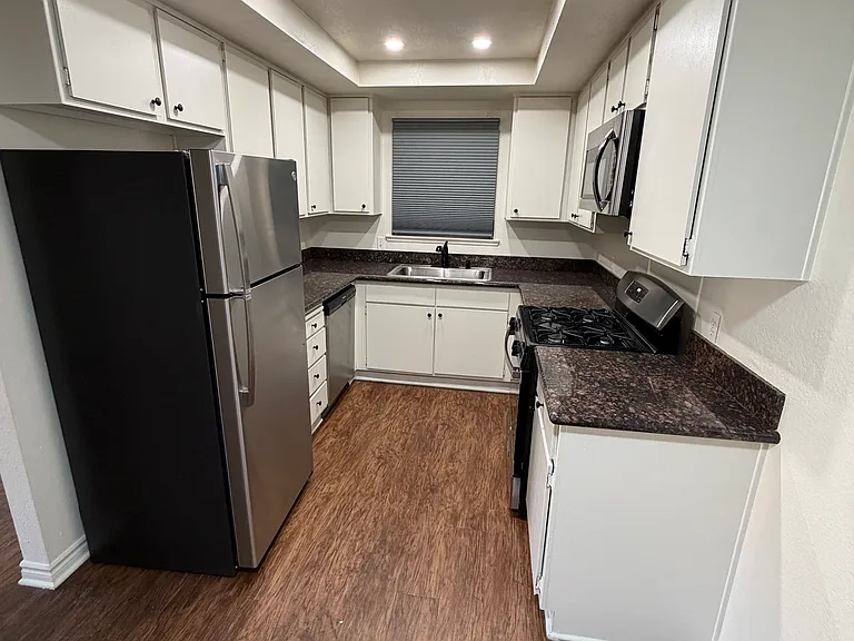 Rancho Vista Apartments — Photo 3