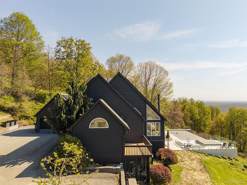 1st image of 704 Mountain Road