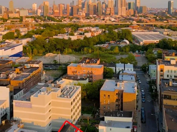 372-74 Summit Avenue image 1 of 46