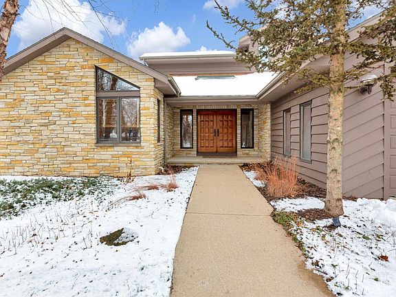 2nd image of 933 Pansy Ct