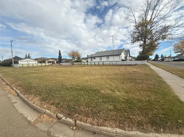 420 1st Ave W, Hanna, AB T0J 1P0