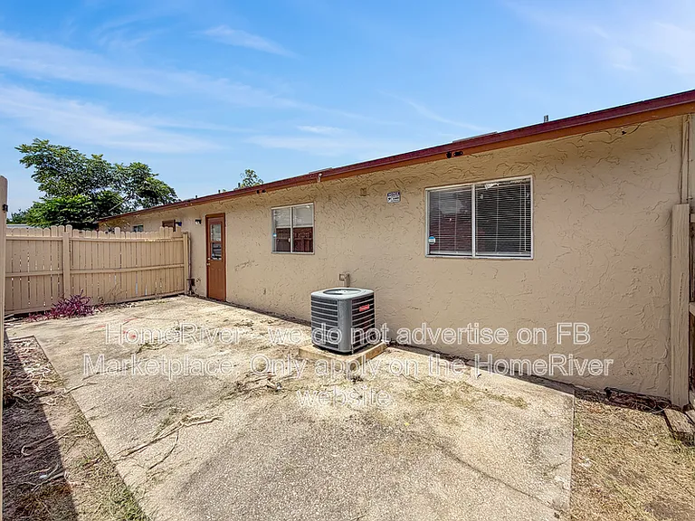 741 W Rosewood Ln — Photo 16