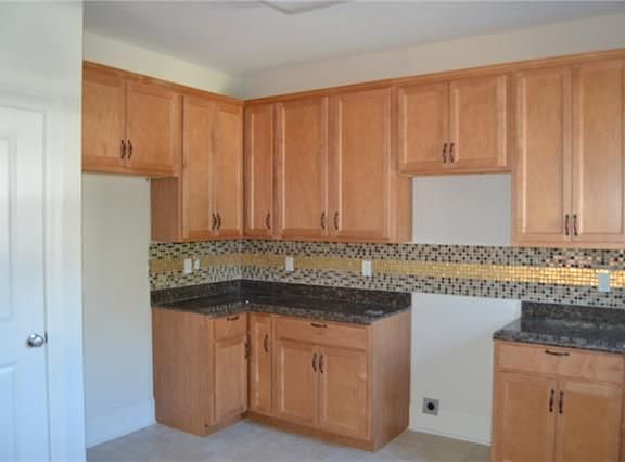 4th image of 2424 Gladiolus St