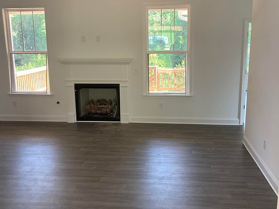 3rd image of 532 Forden Dr