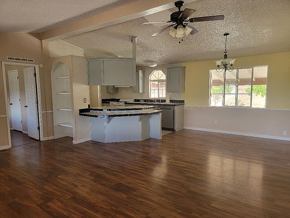 4th image of 47160 Creekside Rd