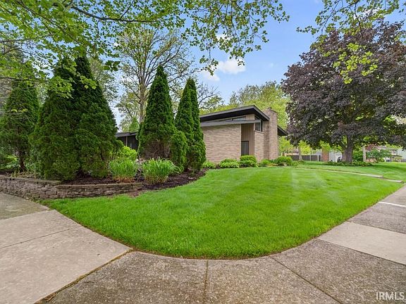 4th image of 1723 Forest Downs Dr