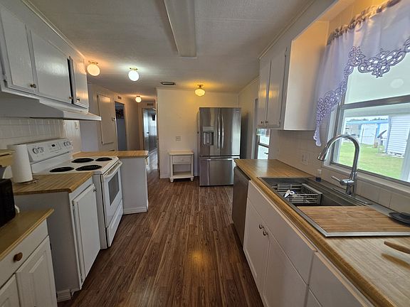3rd image of 7640 Hector St #588