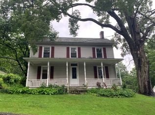 22 Skillman St, Hampton, NJ 08827