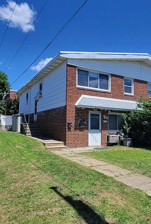 717 Sanford St #2