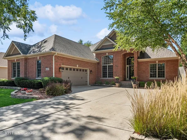 916 Oak St, Sugar Grove, IL 60554