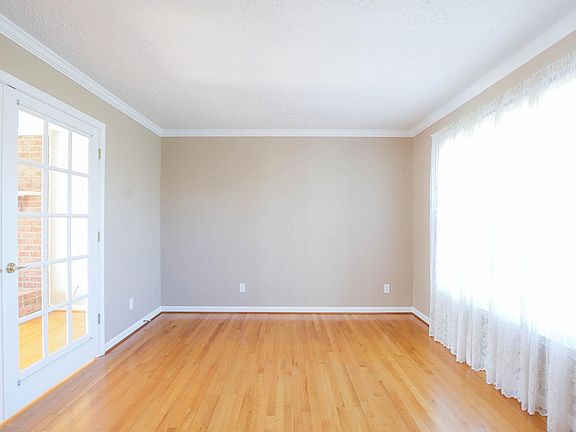 4th image of 1751 Meadow Down Dr