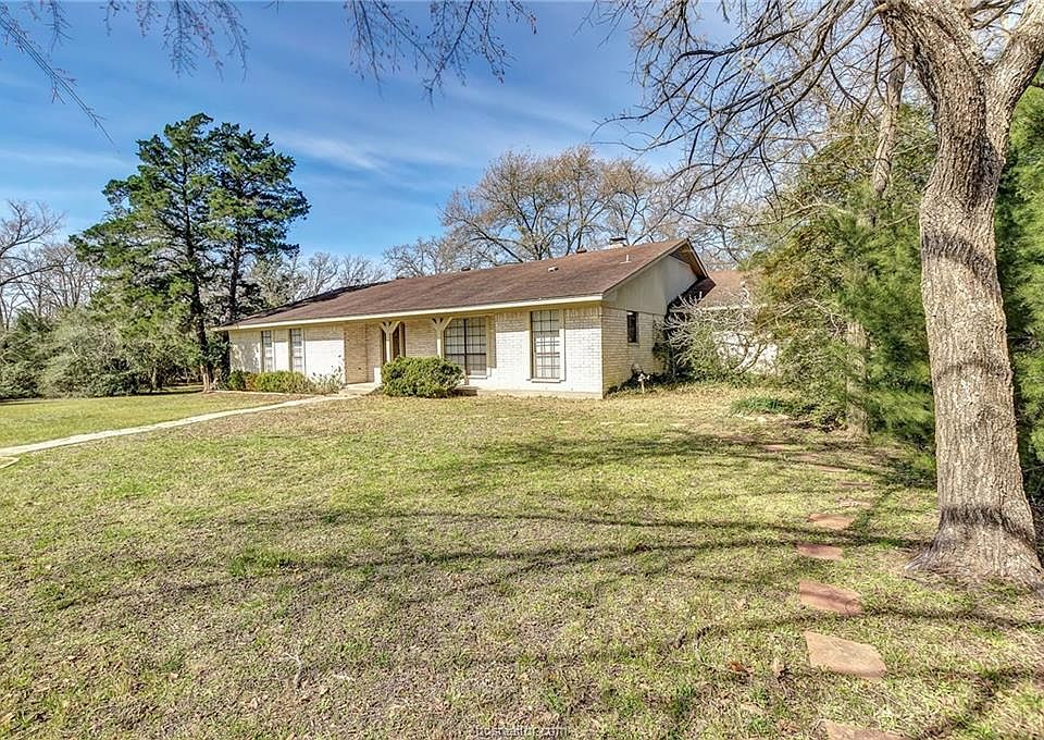 1st image of 4829 Whispering Oaks Dr