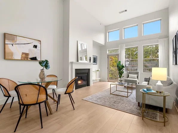 3 Harvest Dr #305, North Andover, MA 01845