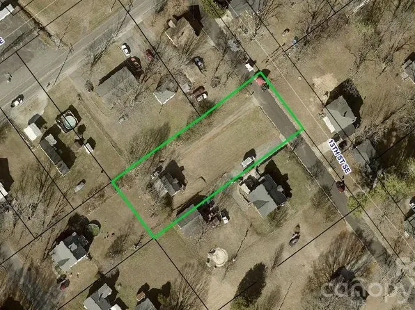 938 13th St SE, Hickory, NC 28602