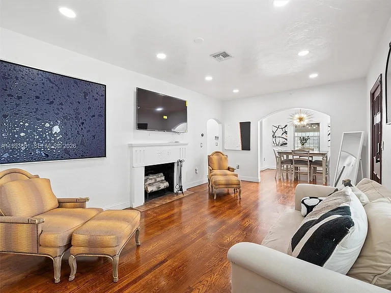 314 Romano Ave — Photo 9