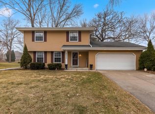 8044 West Beacon Hill DRIVE, Franklin, WI 53132