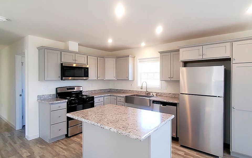 2nd image of 100 Oaks Dr #Alm2o4