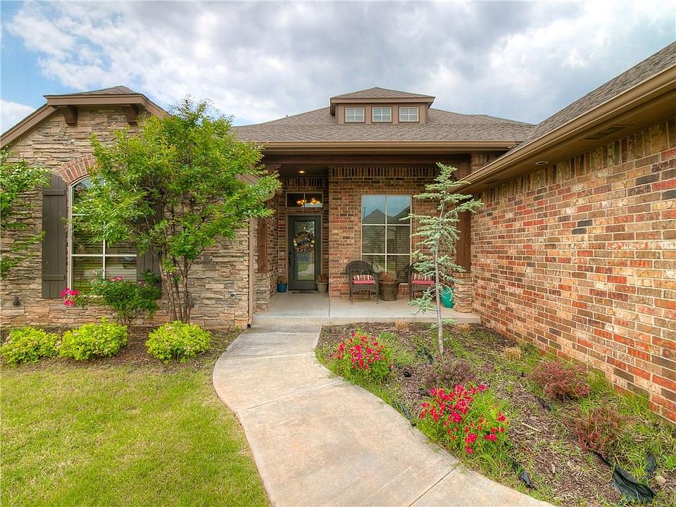 2nd image of 701 Samantha Ln