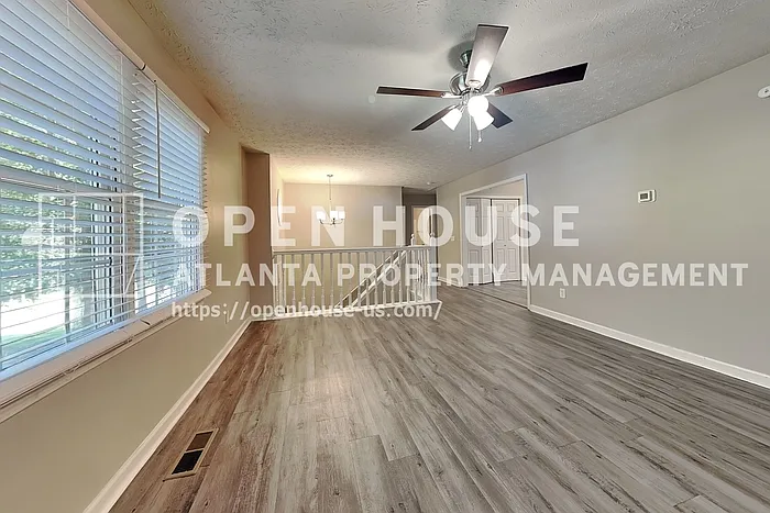 3 bed, 2.0 bath, 1282 sqft, $1,790 — Photo 3