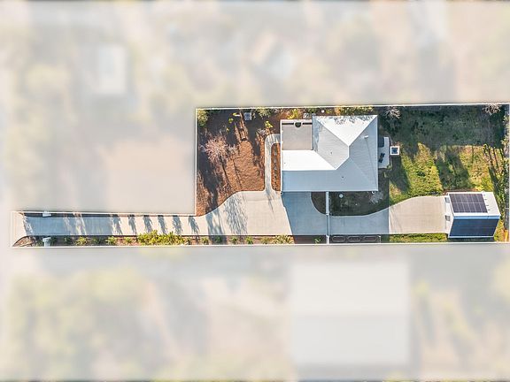 5th image of 203 Carson Ln