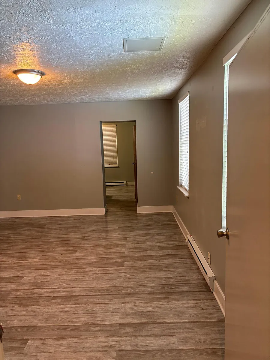 Photo 2 of 10 - 215 Findlay St #2 - Cincinnati, OH Building Photo - 215 Findlay St #2