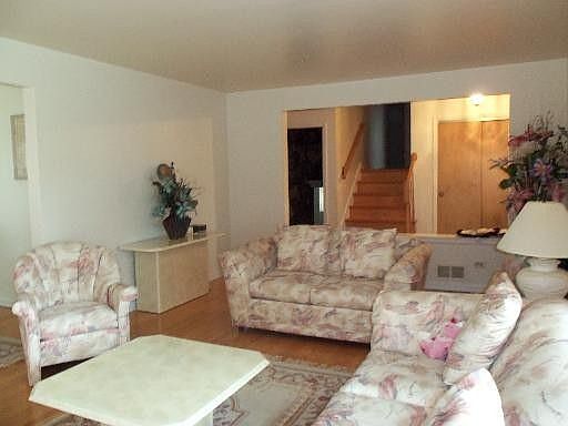 2nd image of 900 Worchester Ave