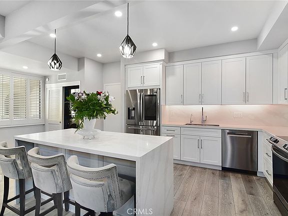 4th image of 5216 Yarmouth Ave Unit 307