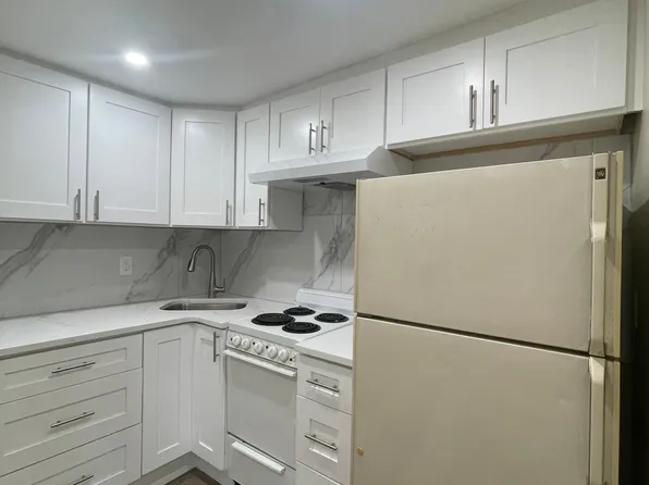 18 Swan Rd APT 3, Quincy, MA 02169