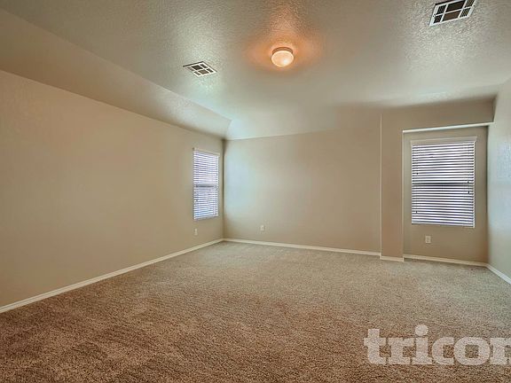 5th image of 613 Heartwood Way SE
