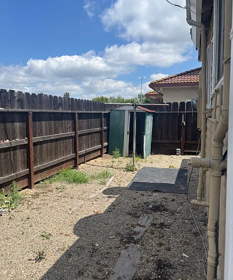 445 E Hawthorne St — Photo 11