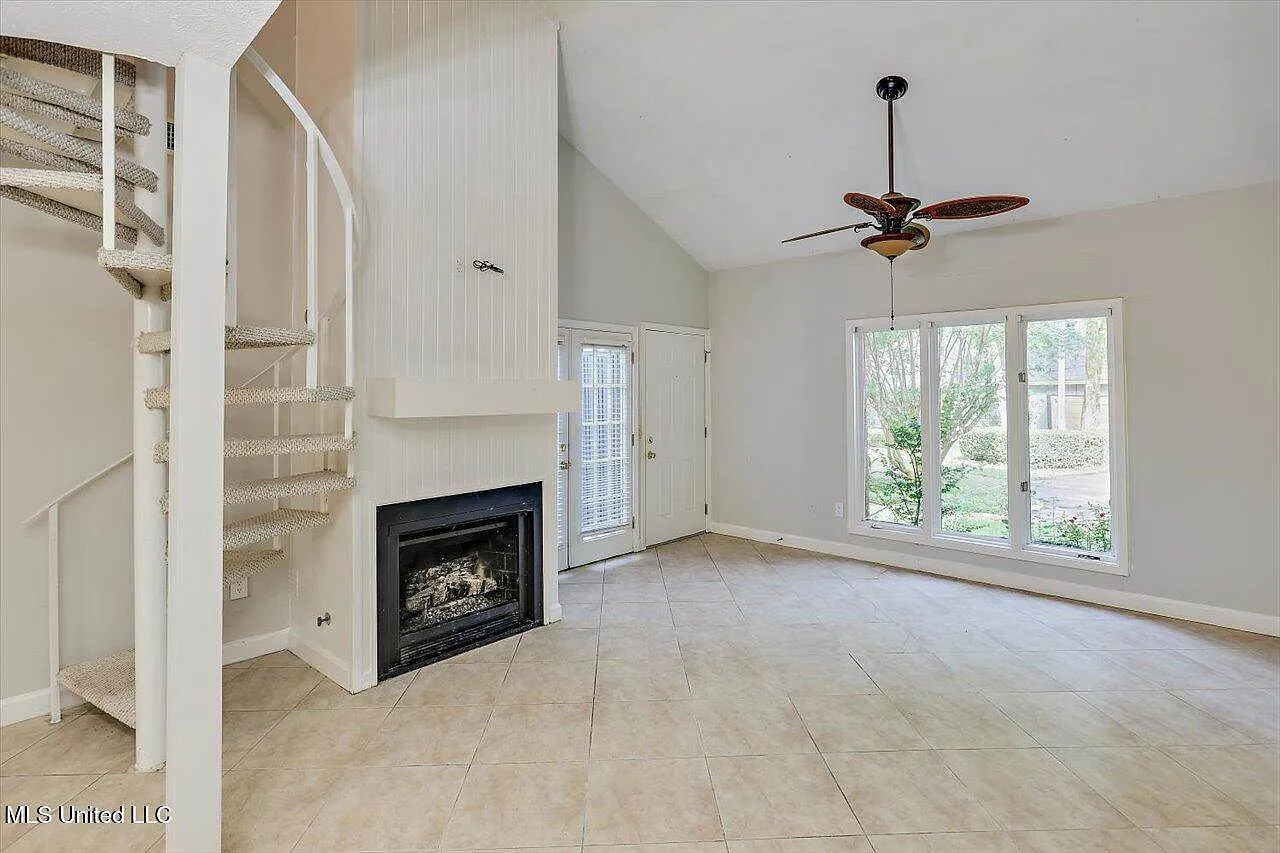 2 bed, 970 sqft, $2,400 — Photo 3