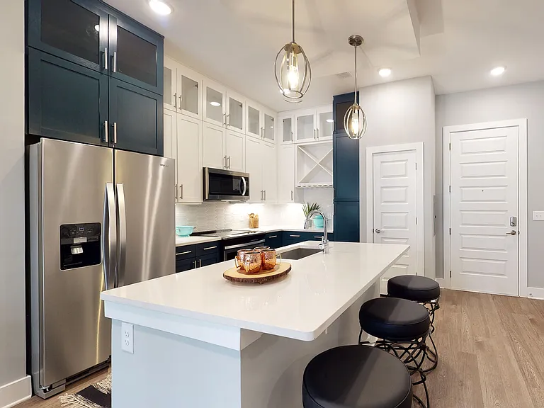 2550 Blackmon Dr — Photo 2
