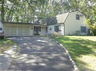 6 Shearwater Ct, Centereach, NY 11720