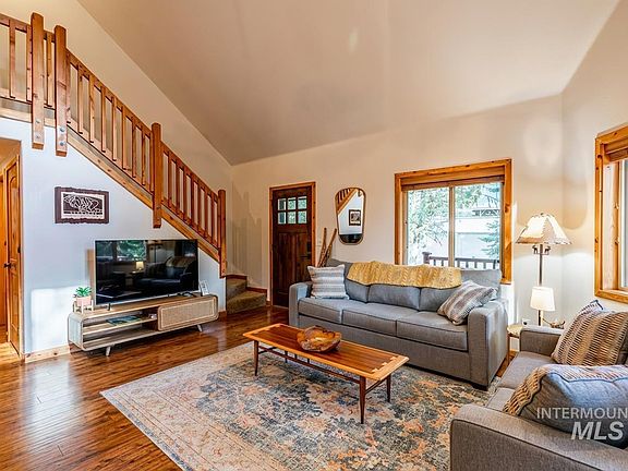 4th image of 1409 Paul Bunyon Rd