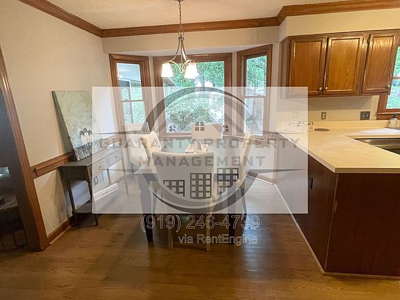 3rd image of 639 Greenwood Cir
