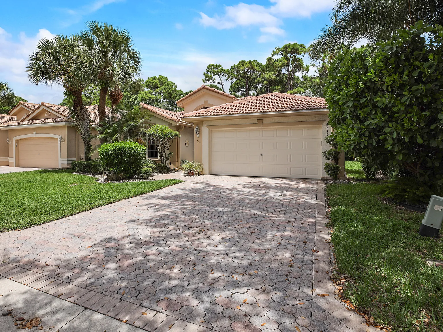 3 bed, 2.0 bath, 1779 sqft, $4,750 — Photo 2