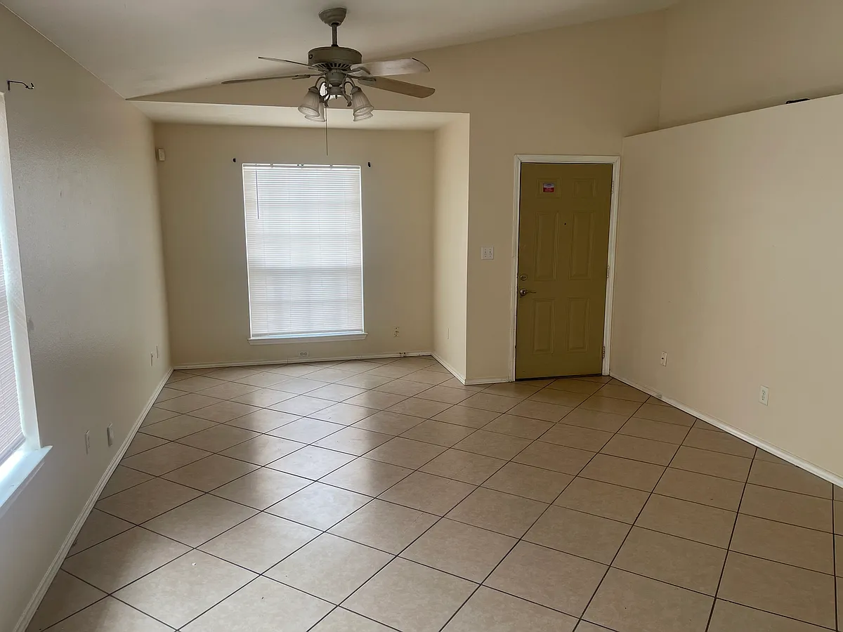 Building Photo - 3405 Xanthisma Ave