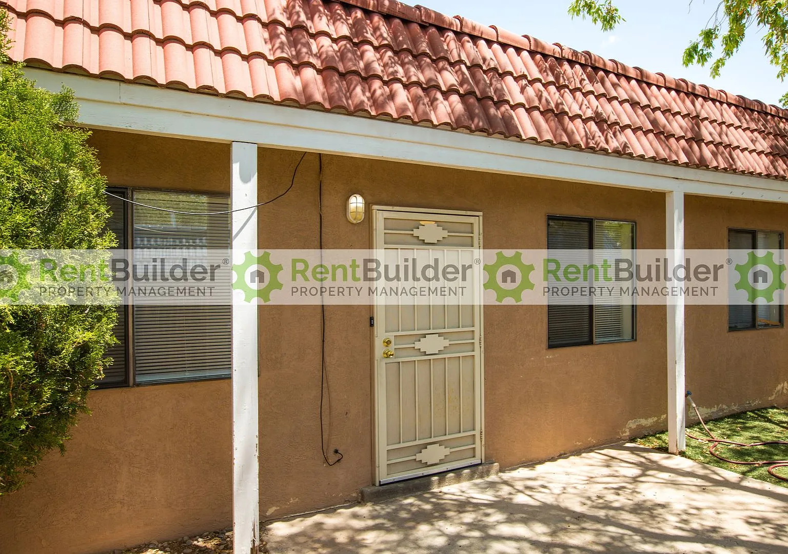 Perfect First Home! — Photo 2