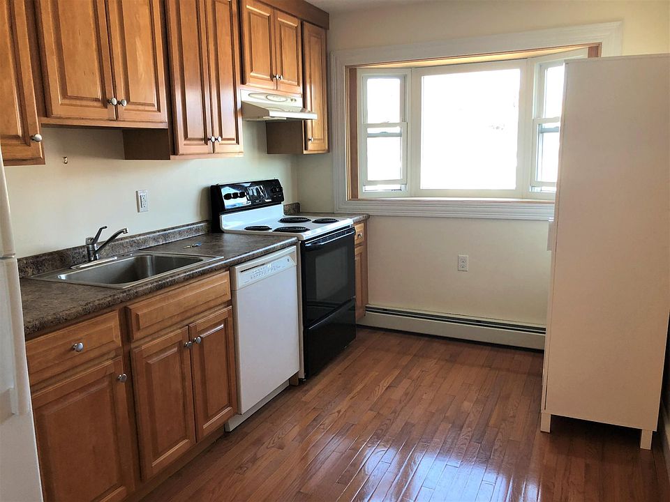 2nd image of 270 W 5th St