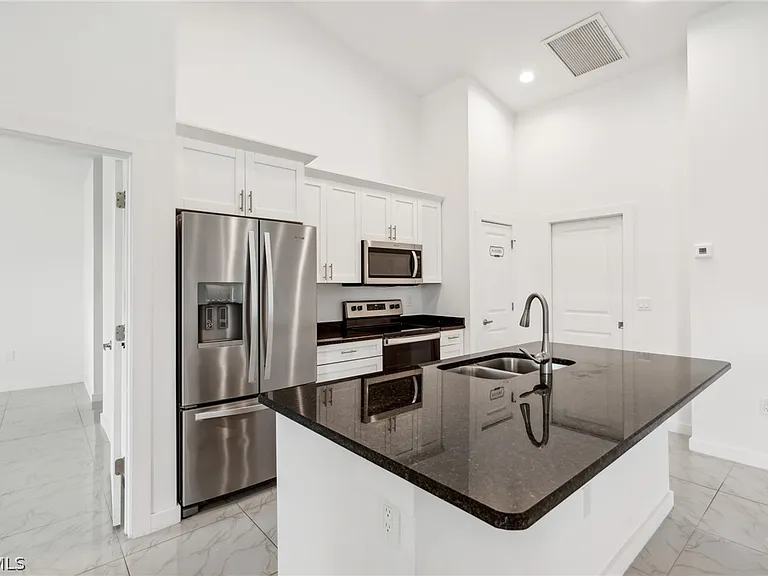 2725 SW Embers Ter — Photo 10
