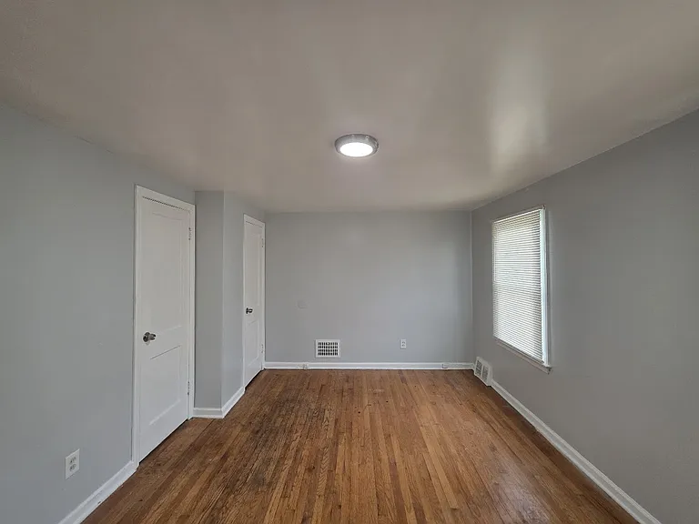 18472 Meyers Rd — Photo 5