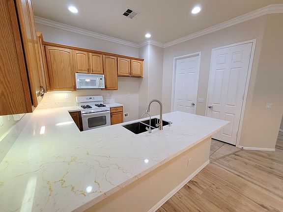 3rd image of 1744 Sarazen St