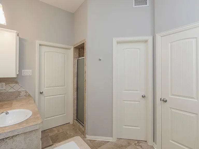 2701 Helena — Photo 14
