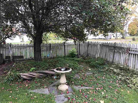 2nd image of 804 Crystal Ave