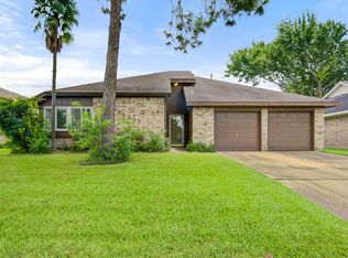 15727 Roxton Ridge Dr, Webster, TX 77598