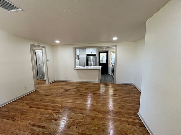 5th image of 609 W 10th St #1