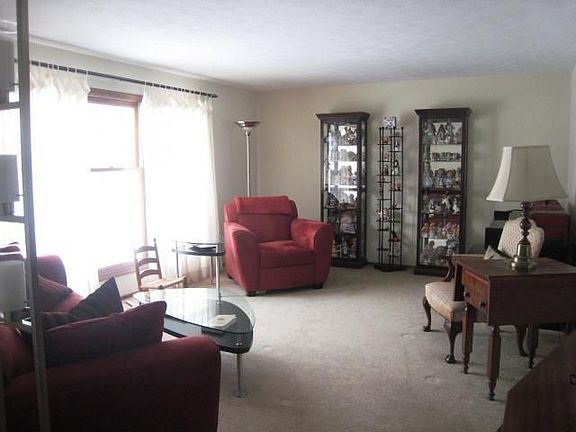 4th image of 257 Haskins Ln N