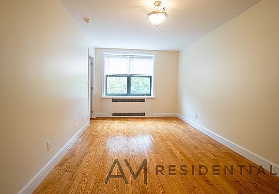 3rd image of 36-20 Bowne St APT 3C